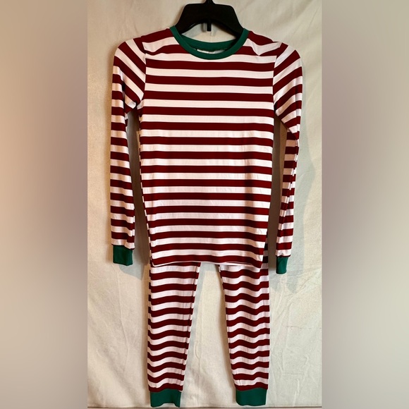 Pajama top and bottom set, red white and green for the holidays - Picture 5 of 6